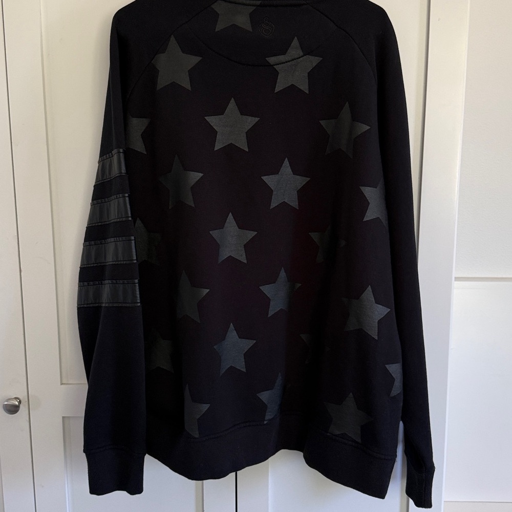 8732 Jeezy Black Star Print Crewneck Sweatshirt